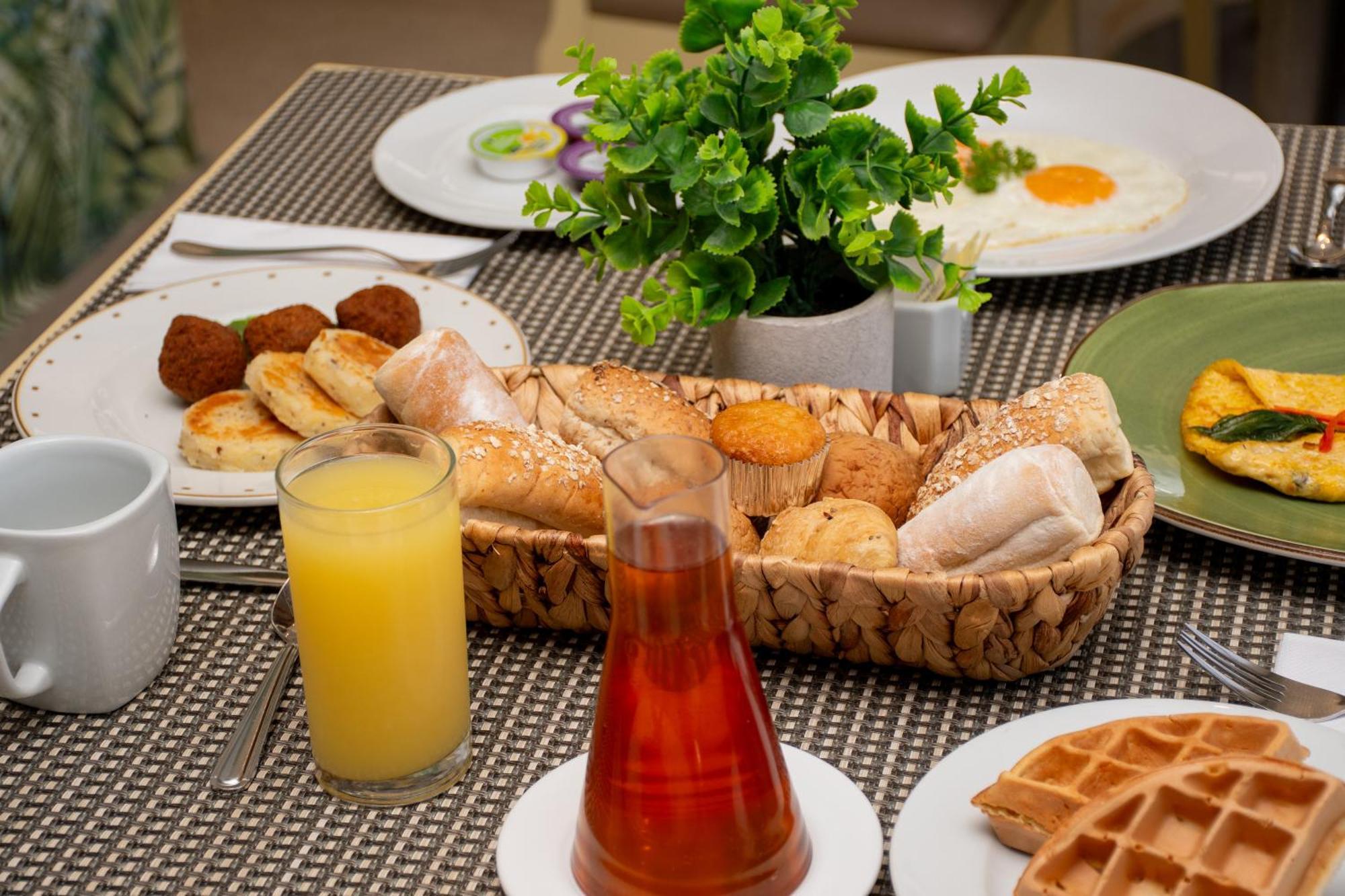 Hotel Capilla Del Mar Cartagena  Exterior foto A breakfast at a hotel